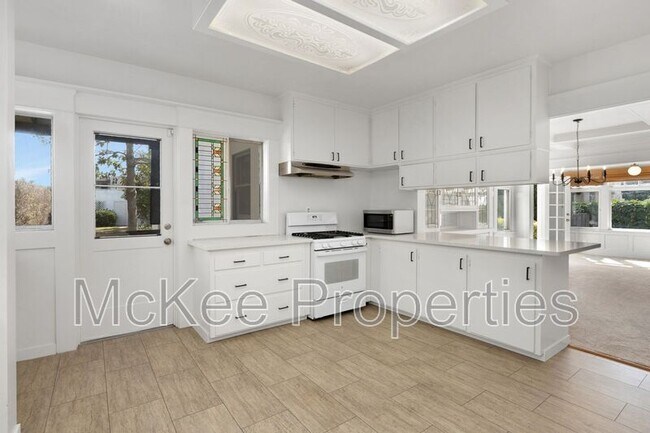 Building Photo - 1115 F Ave