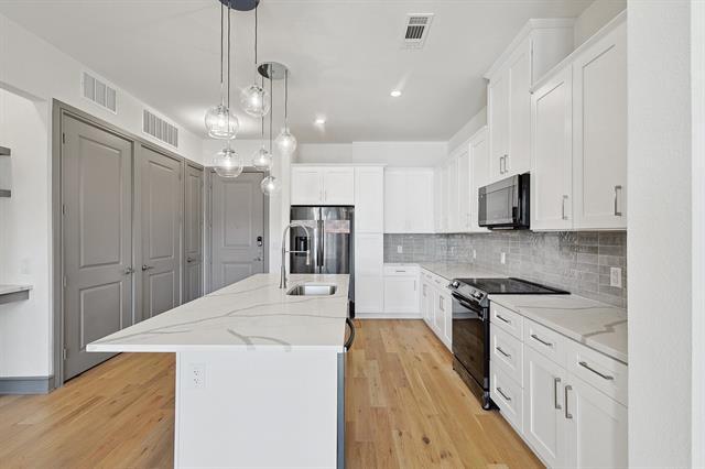 Building Photo - 2700 Old Denton Rd