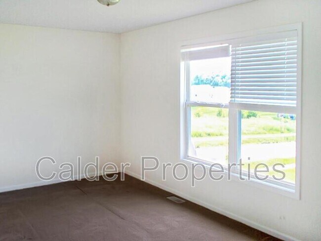 Building Photo - 2086 Eaststone St SE