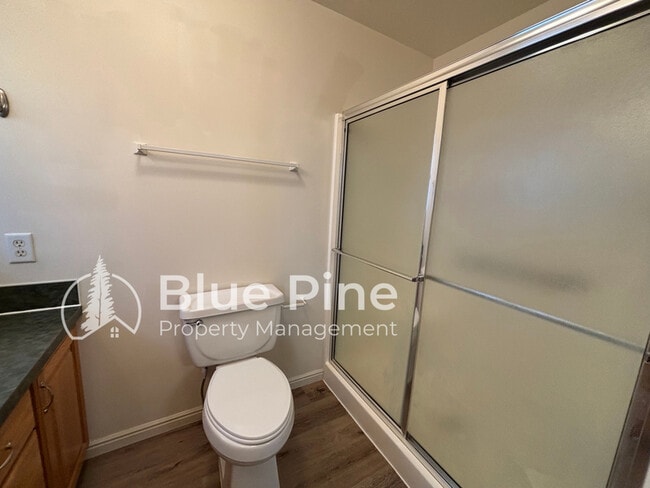 Building Photo - 1228 Oakmeadow Cir