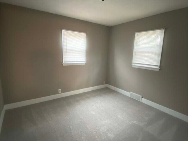 Building Photo - Omaha Ranch Home For Rent