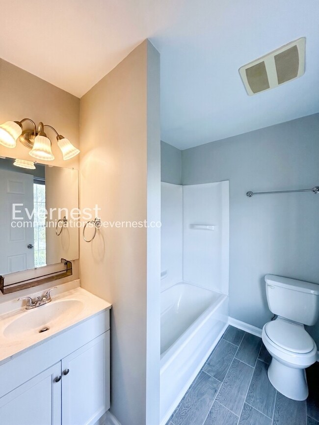 Building Photo - 800 Catherine St