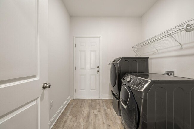 Building Photo - 4902 Kensington Ln