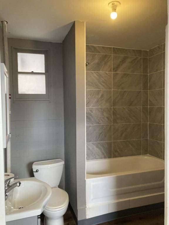 Building Photo - 2258 W 21st Pl