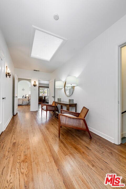 Building Photo - 157 N Las Palmas Ave