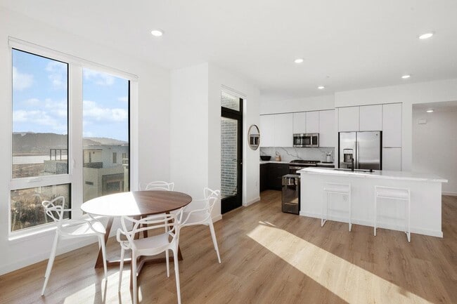 Building Photo - 52 Kirkwood Ave