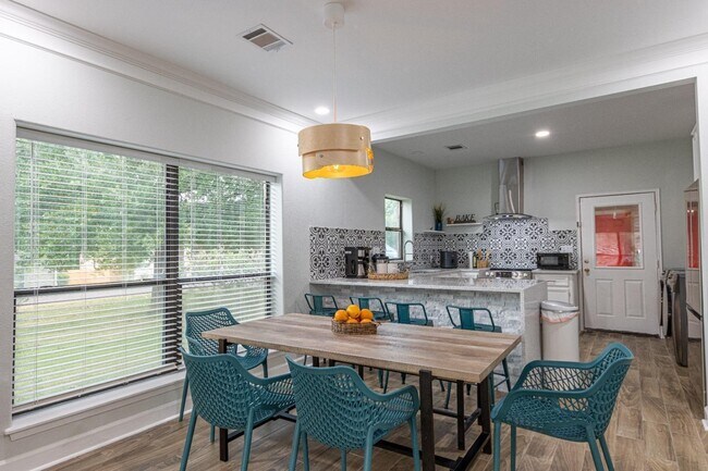 Building Photo - 13321 Lake Breeze Ln