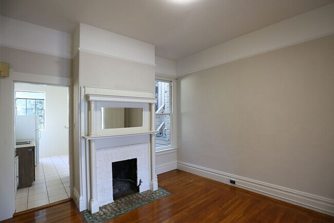 Building Photo - 614 10th Ave