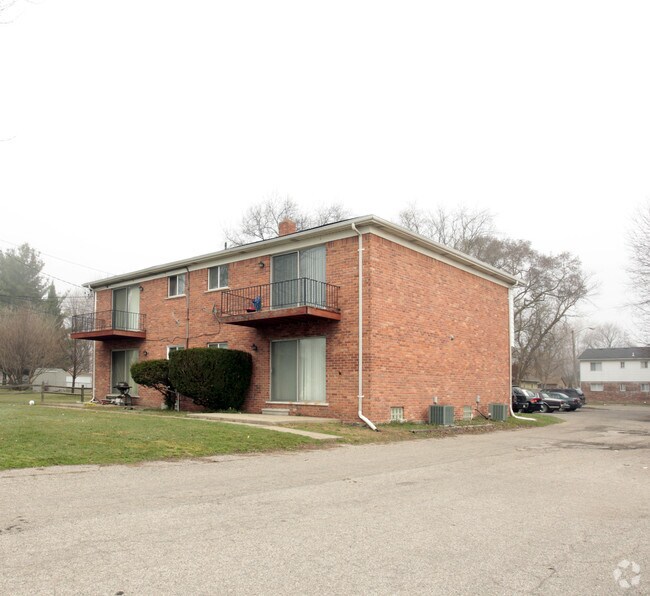 Building Photo - Golcheff Carriage House