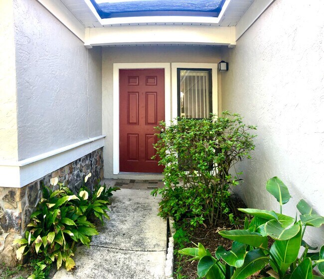 Building Photo - 3/2 Pool Home in Alafaya Woods