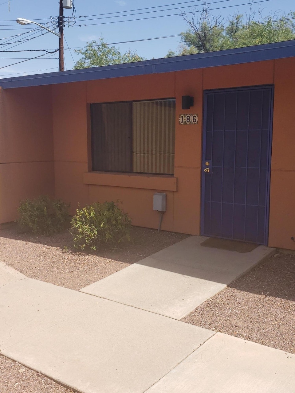 Front - 350 N Silverbell Rd