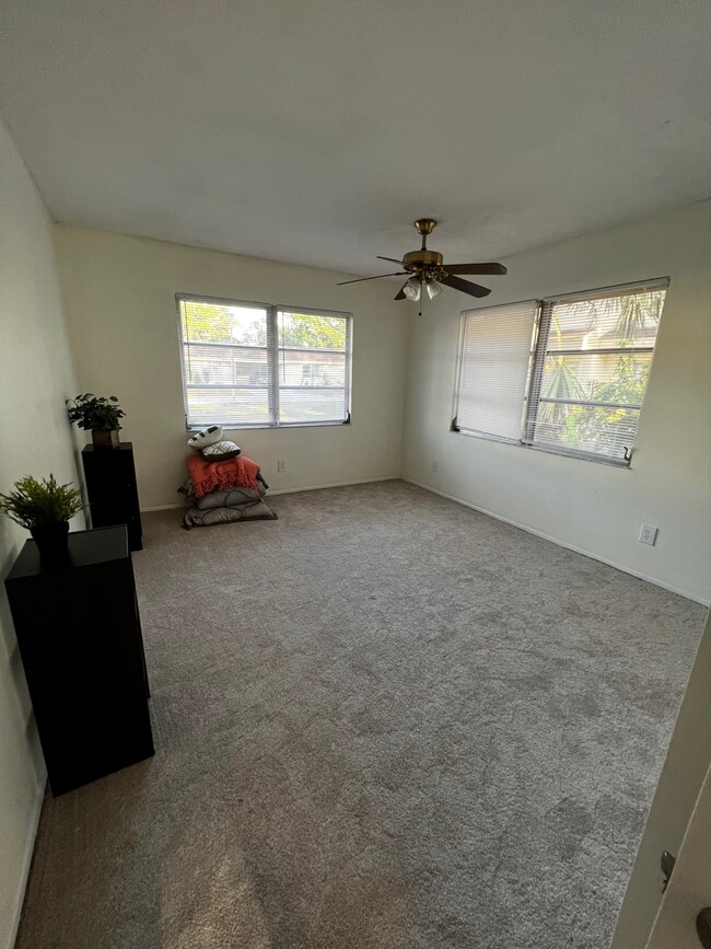 Master Bedroom - 206 Elliot Ave