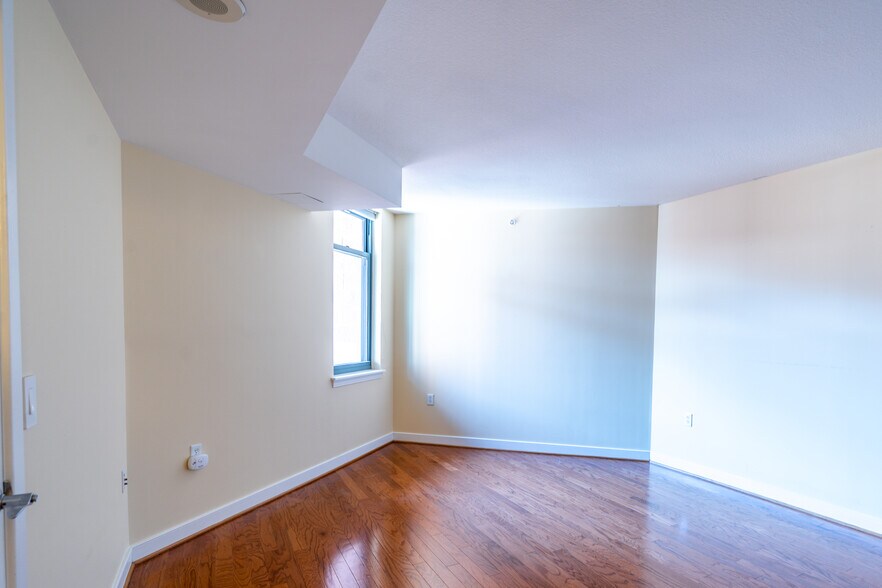 Building Photo - 1117 10th St NW