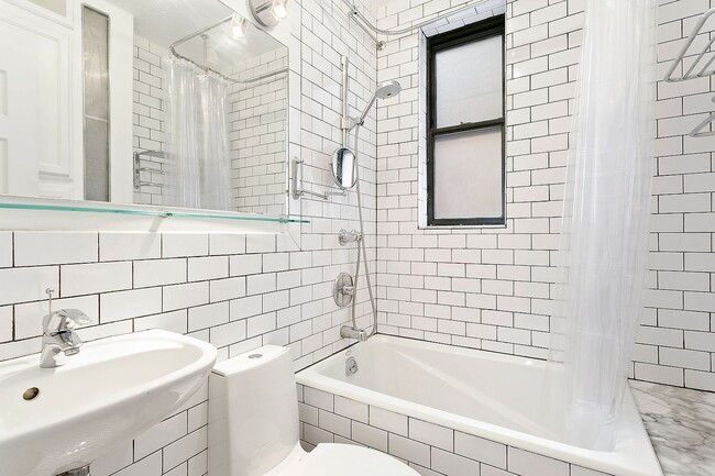 Building Photo - 15 Butler Pl