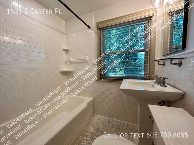 Building Photo - 1501 S Carter Pl
