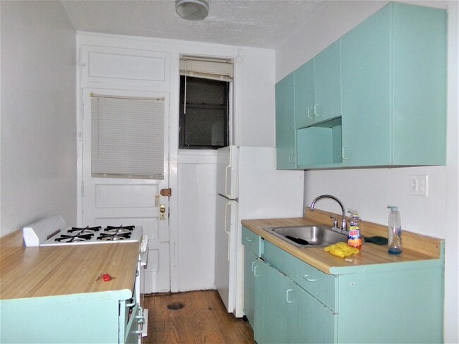 Building Photo - 6812 N Lakewood Ave