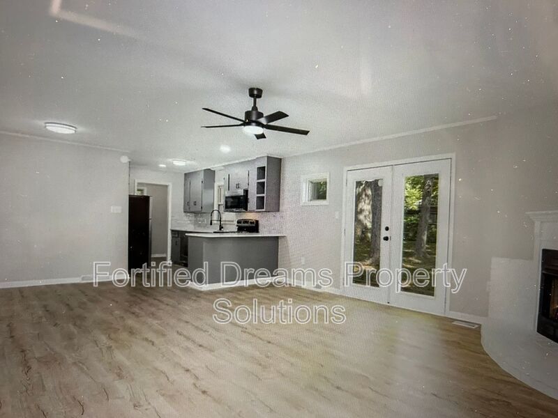 Building Photo - 1141 Carolina Cir