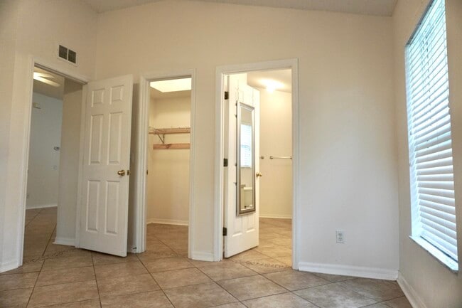 Building Photo - 3817 La Flor Dr