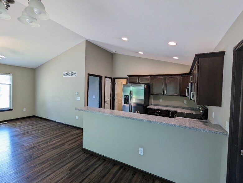 Building Photo - 486 RJ Dr