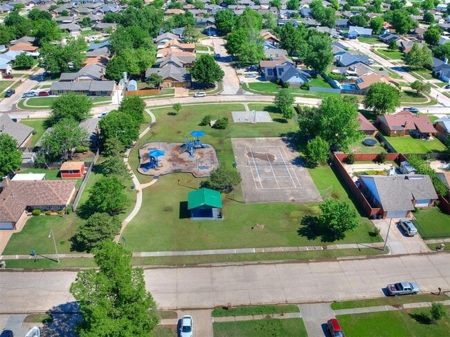 Building Photo - 13300 S Robinson Ave