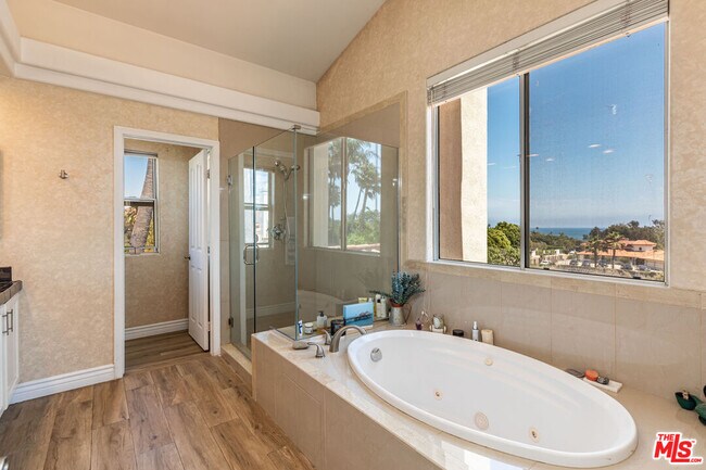 Building Photo - 6451 Zuma View Pl
