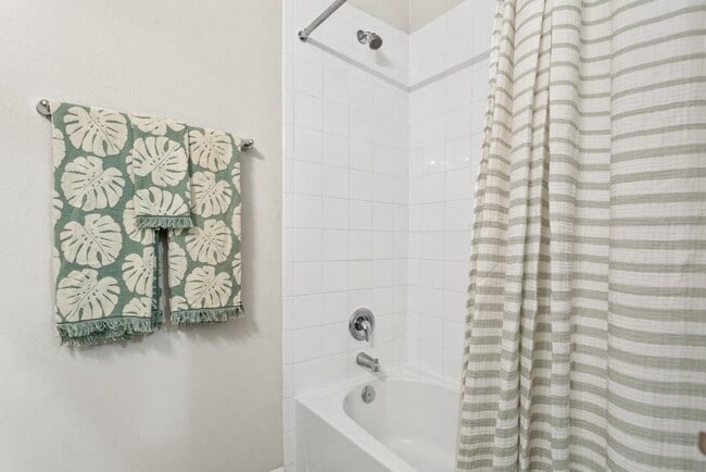 Building Photo - 2072 Port Ellen Dr