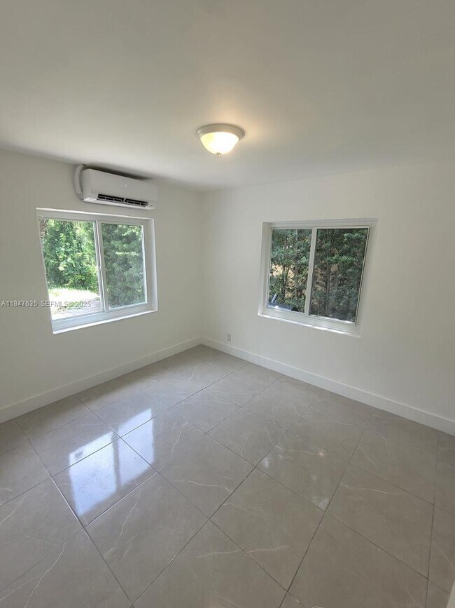 Building Photo - 2823 Polk St