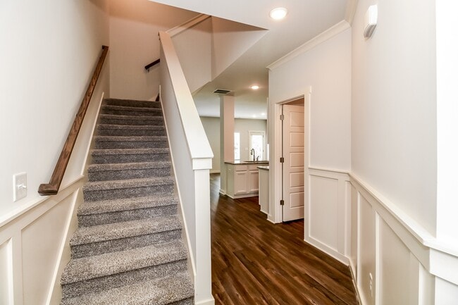 Building Photo - 5545 Cathwick Dr