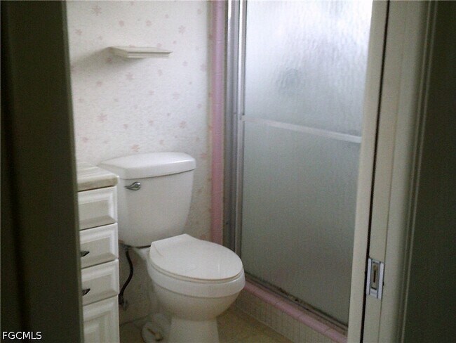 Building Photo - 1405 Juddale St E