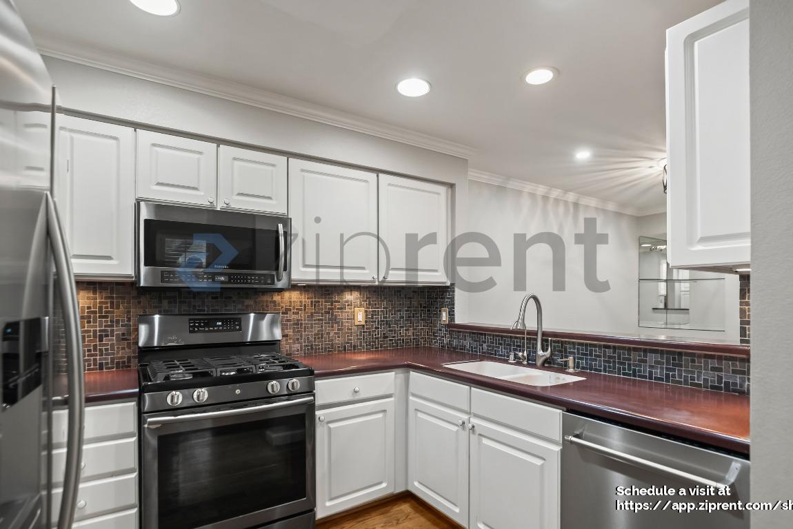 Building Photo - 6344 Holly Gillingham Ln