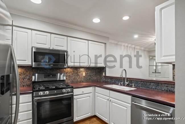 Building Photo - 6344 Holly Gillingham Ln