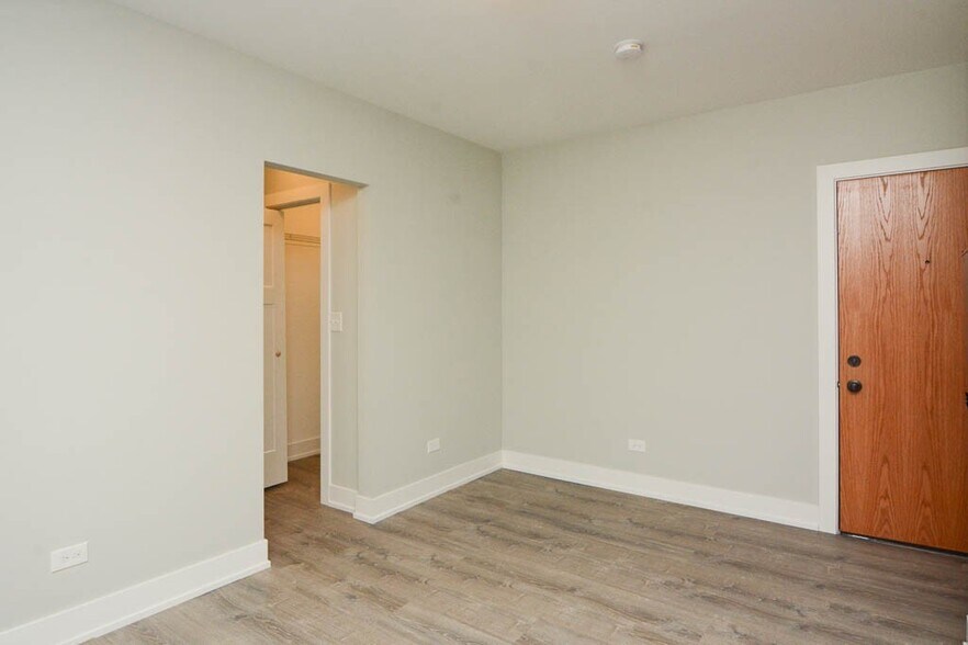 Building Photo - 434.5 W Belden Ave