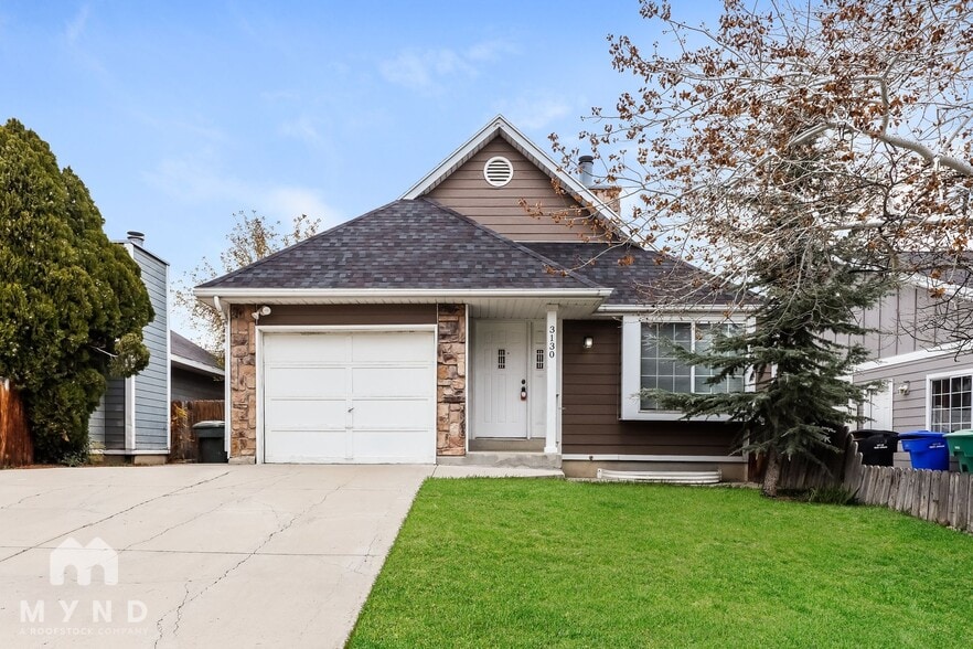Primary Photo - 3130 Green Acre Dr