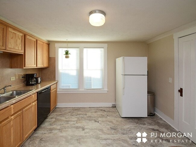 Building Photo - 5022I