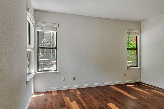 Building Photo - 111 Bean Creek Rd