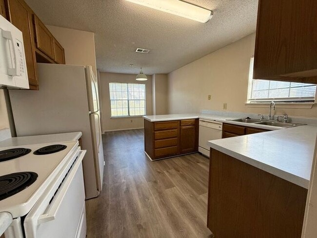Building Photo - Gulf Breeze - Sandpiper Village - 3 bedroo...