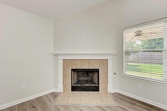 Building Photo - 18420 Dry Brook Loop