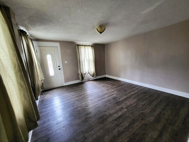 Building Photo - 488 Red Lion Rd