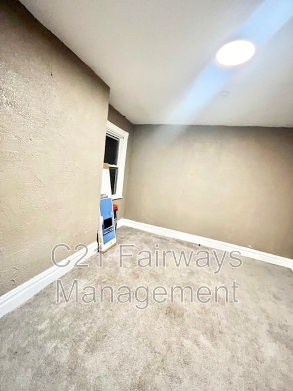 Building Photo - 628 Greenfield Ave