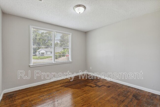 Building Photo - 605 Orchard Ave