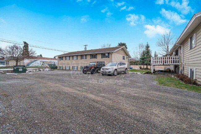 Building Photo - 906 N 2nd St