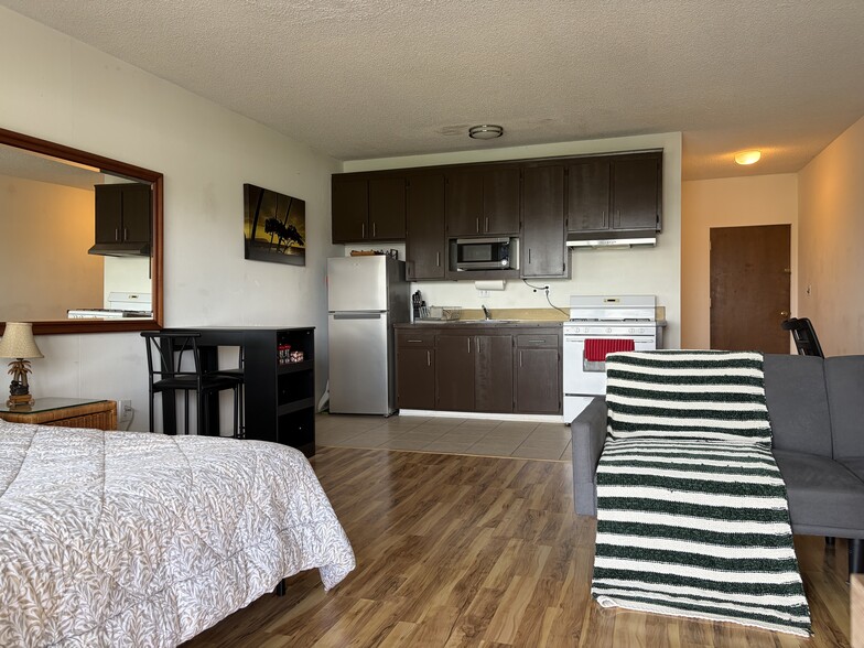 Building Photo - 355 Kalanianaole St