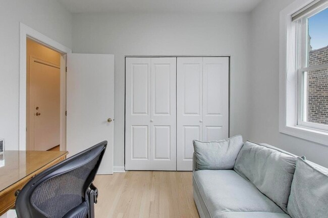 Building Photo - 1725 N Mohawk St