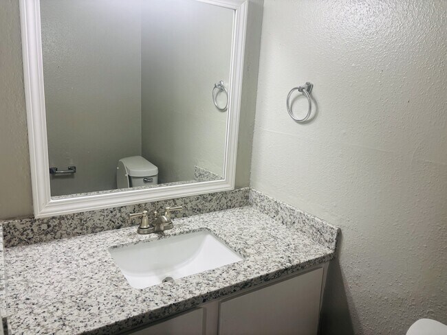 Building Photo - 6200 W Tidwell Rd