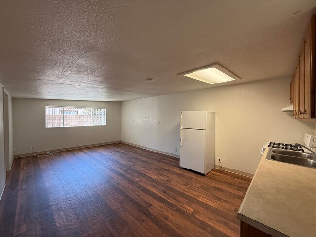 Building Photo - 124 E Sunset Ave
