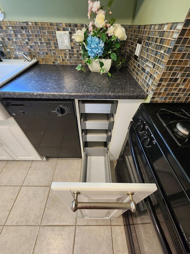 Building Photo - 97 E Emerling Ave