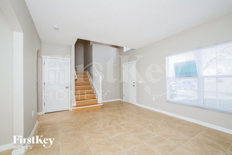 Building Photo - 639 Linnet Ct