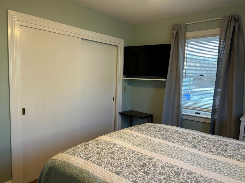 Main Floor Master Bedroom - 18 Dexter St