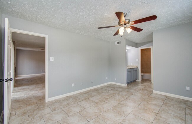 Building Photo - 10555 Turtlewood Ct