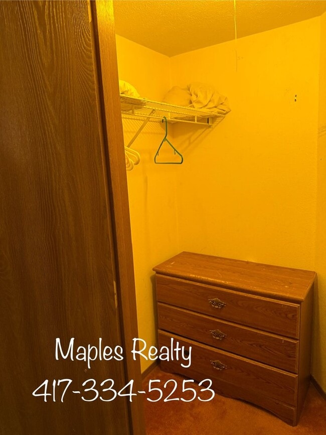 Building Photo - 2 BEDROOM/2 BATHROOM LOFT STYLE CONDO AT F...